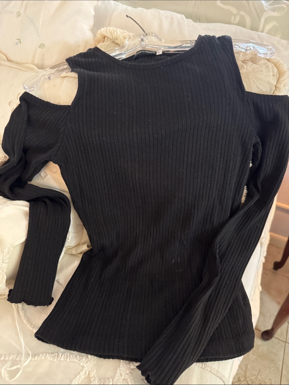 Cold-Shoulder Ribbed Long-Sleeve Top - Black